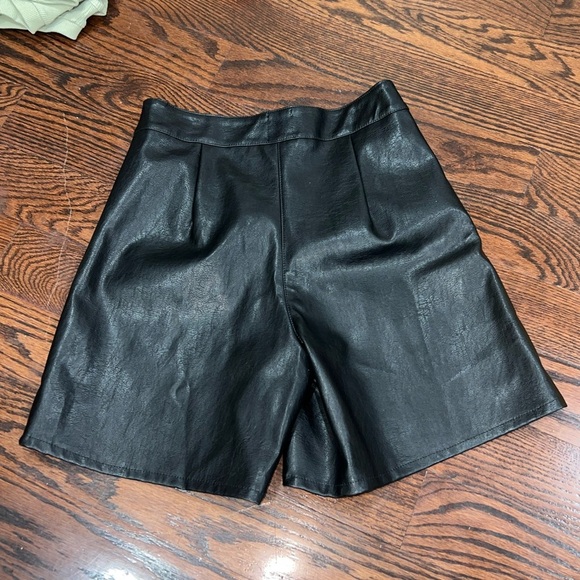 Princess Polly leather shorts - Picture 5 of 5
